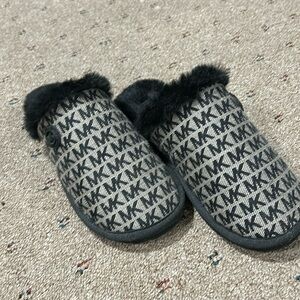 MK slippers